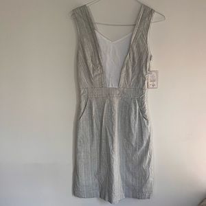 Fleet Collection Womens V-Neck Sleeveless Dress With Pockets Medium NWT